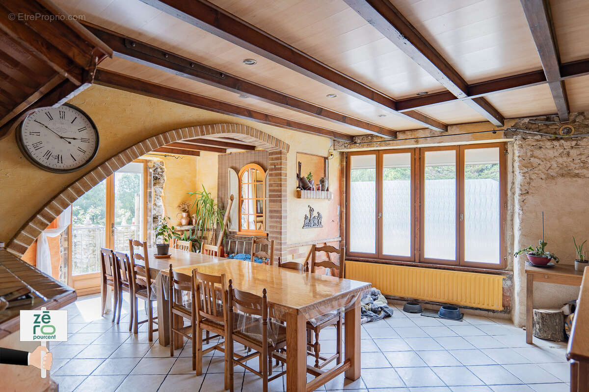 Maison à SAINT-ETIENNE-DU-BOIS