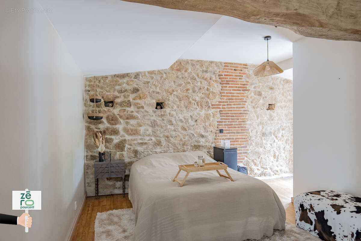 Maison à SAINT-ETIENNE-DU-BOIS