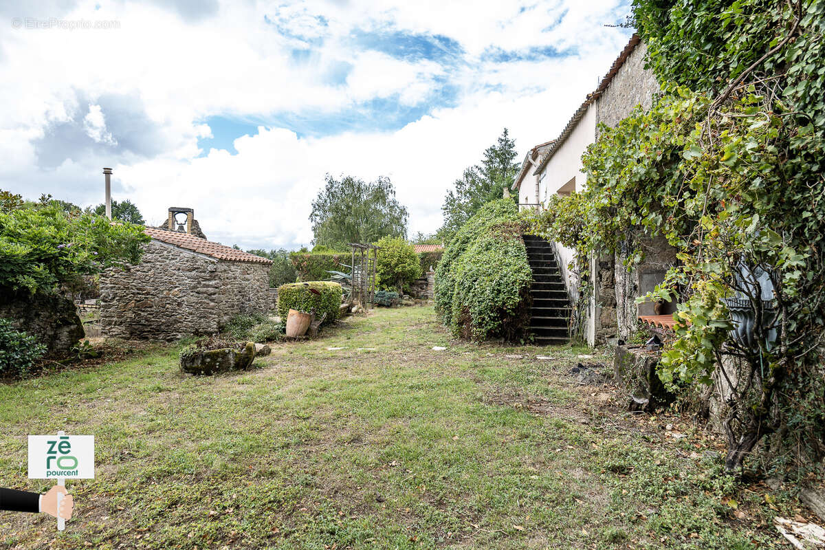 Maison à SAINT-ETIENNE-DU-BOIS