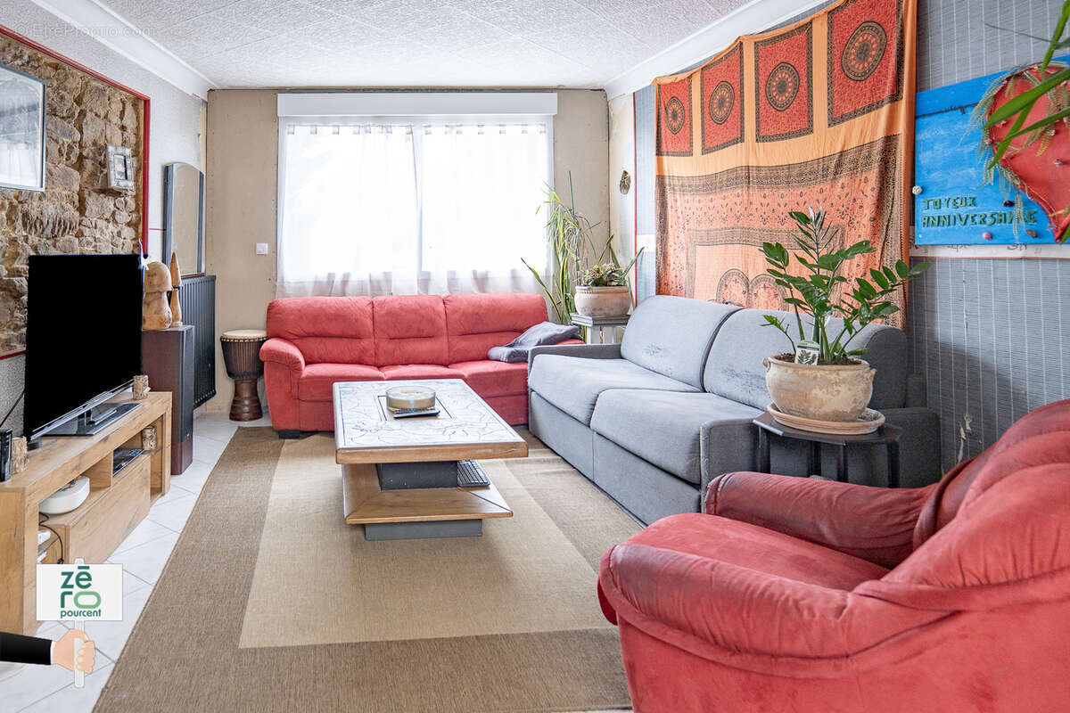 Maison à SAINT-ETIENNE-DU-BOIS