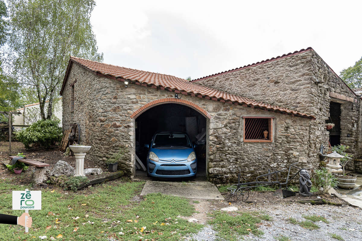 Maison à SAINT-ETIENNE-DU-BOIS
