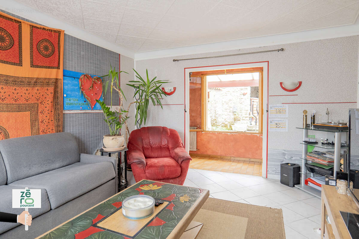 Maison à SAINT-ETIENNE-DU-BOIS