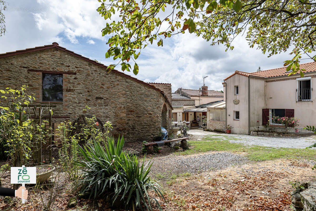 Maison à SAINT-ETIENNE-DU-BOIS