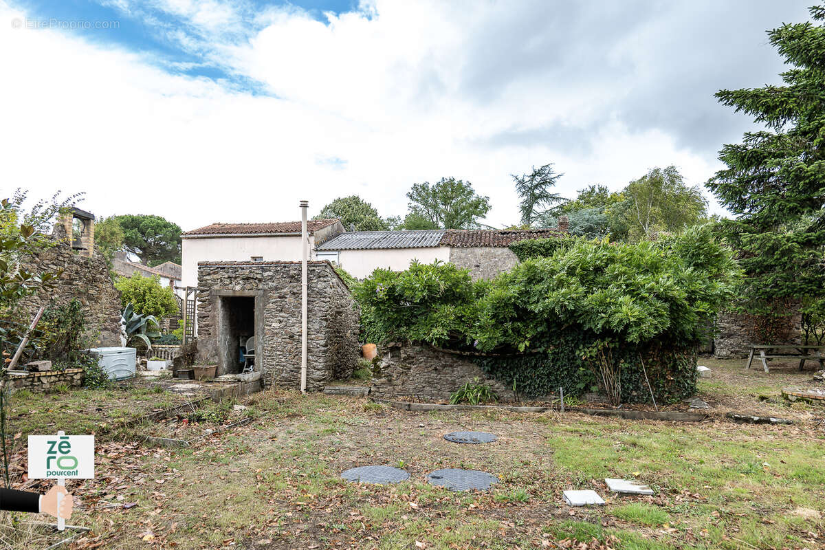 Maison à SAINT-ETIENNE-DU-BOIS