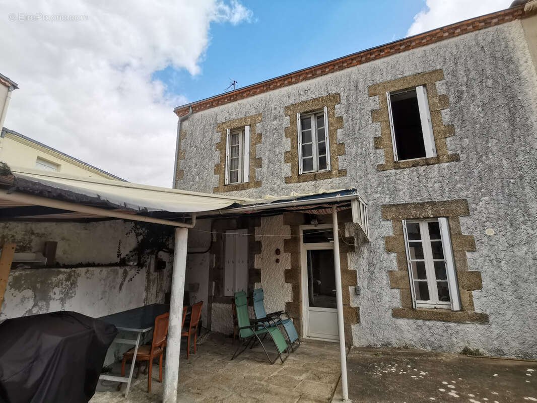 Maison à BAZOGES-EN-PAILLERS