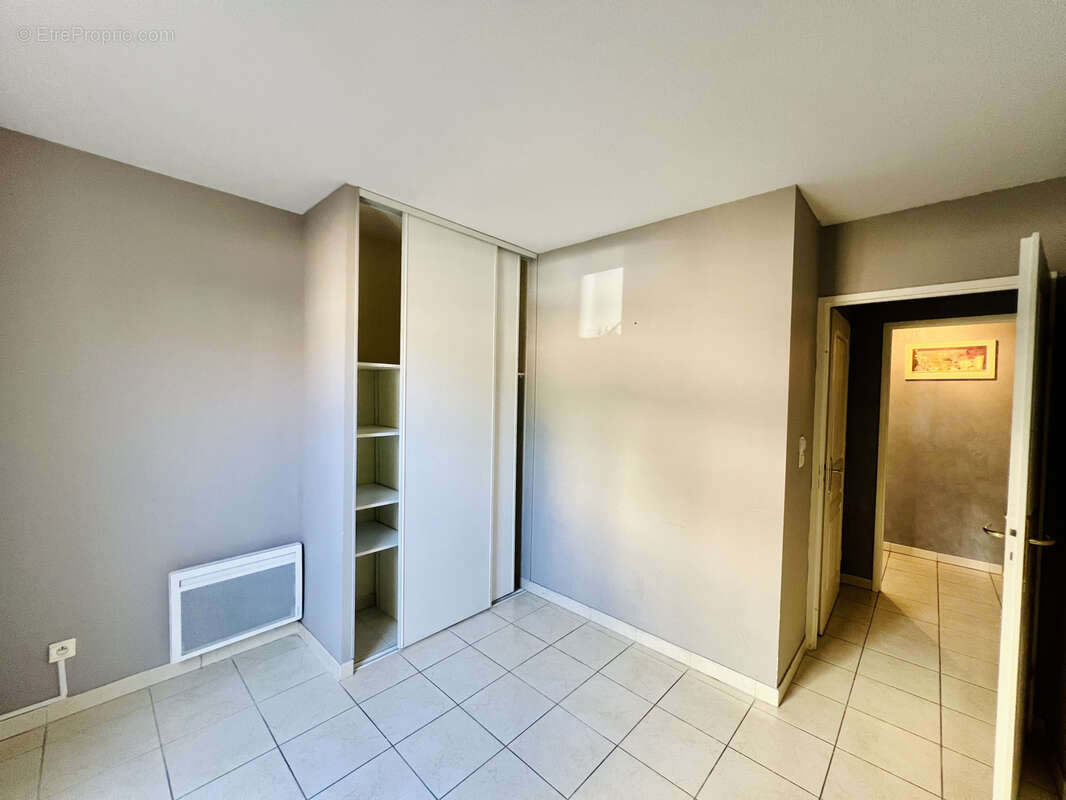 Appartement à SAINT-LAURENT-DU-VAR