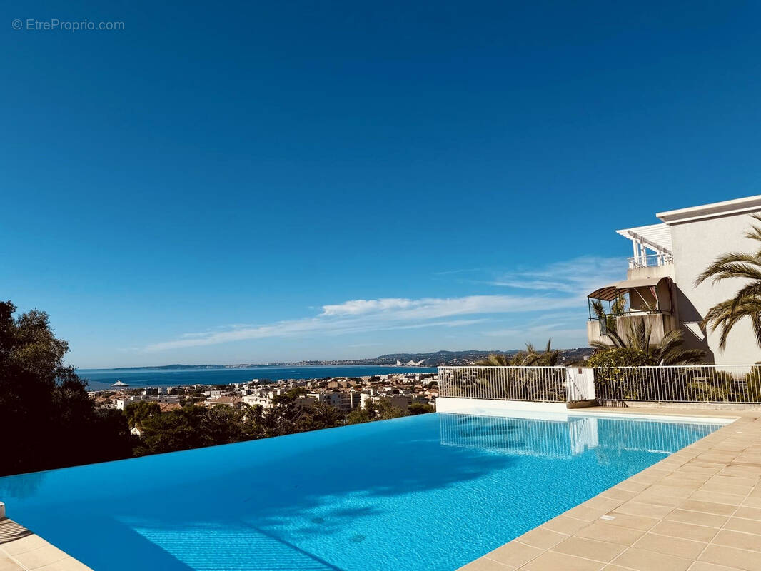 Appartement à SAINT-LAURENT-DU-VAR