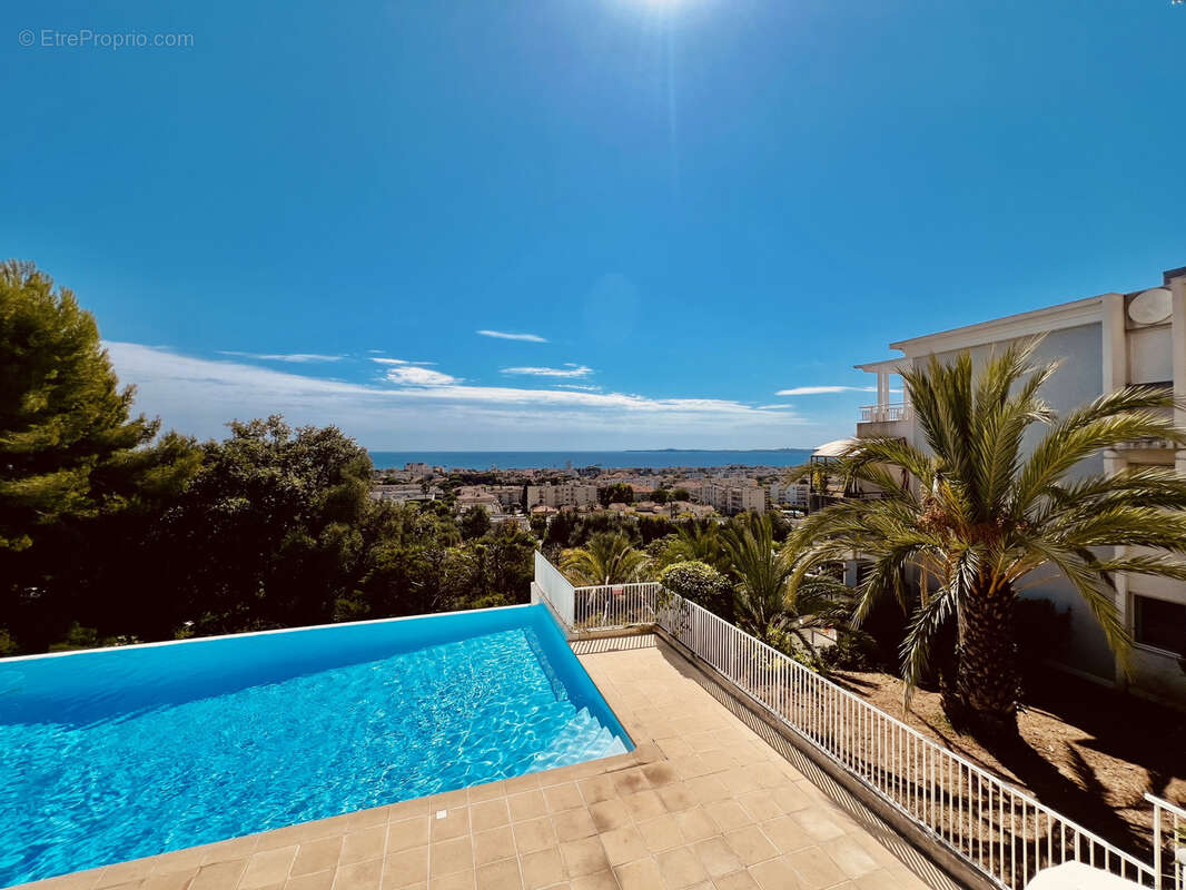 Appartement à SAINT-LAURENT-DU-VAR