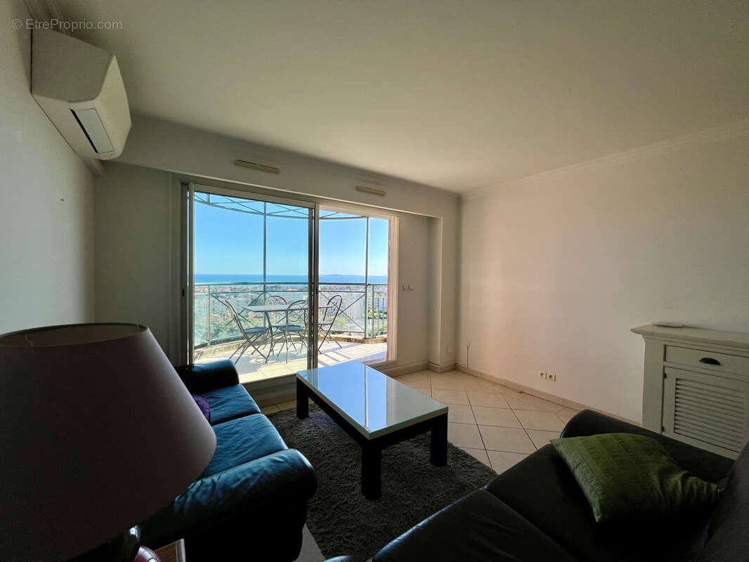 Appartement à SAINT-LAURENT-DU-VAR