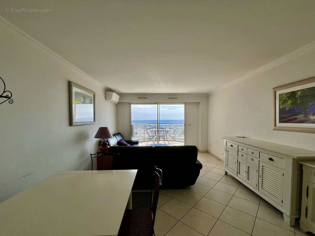 Appartement à SAINT-LAURENT-DU-VAR