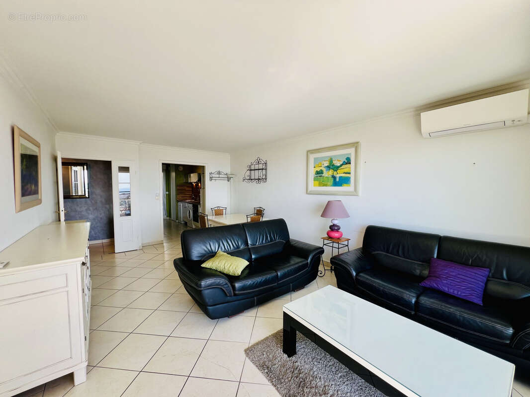 Appartement à SAINT-LAURENT-DU-VAR