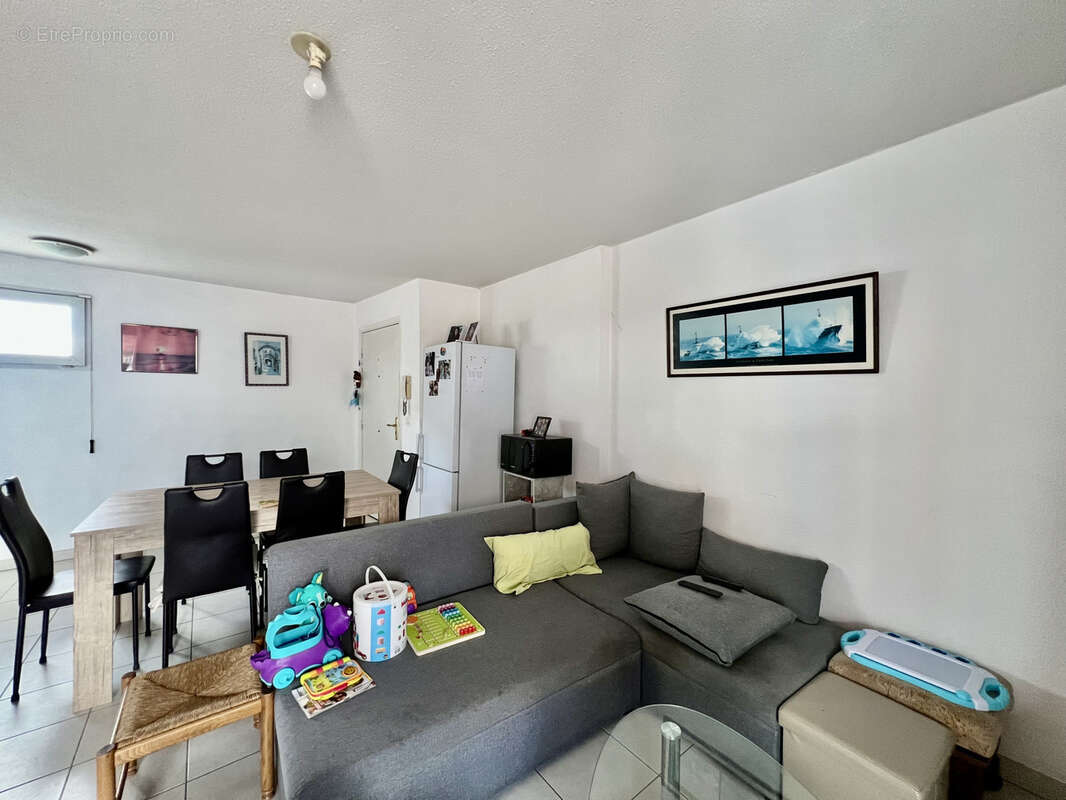 Appartement à SAINT-LAURENT-DU-VAR