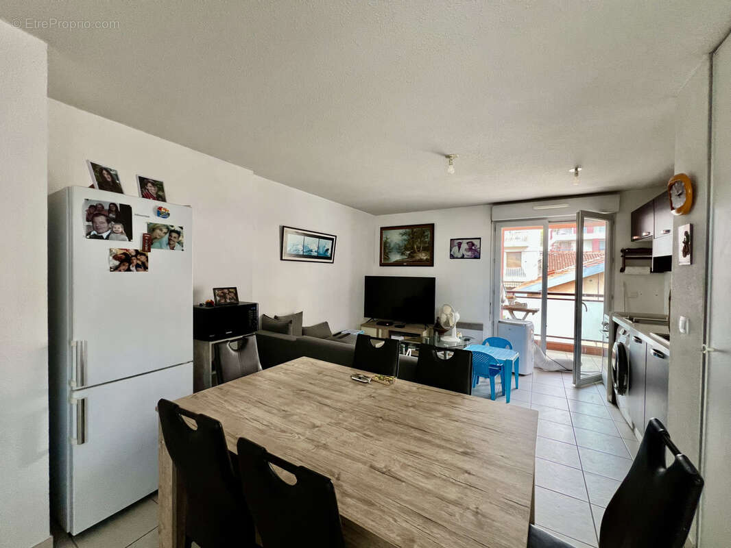 Appartement à SAINT-LAURENT-DU-VAR