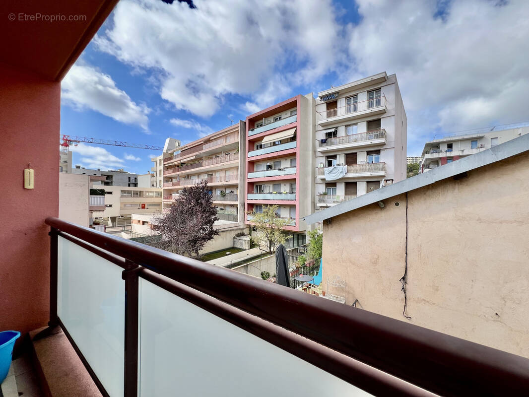 Appartement à SAINT-LAURENT-DU-VAR