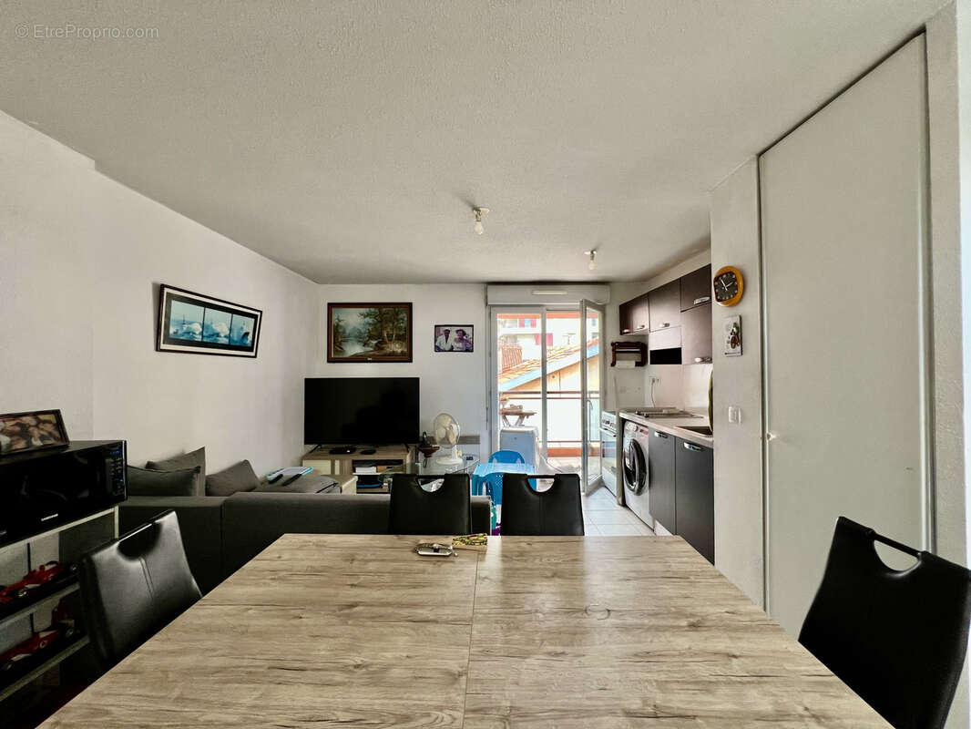 Appartement à SAINT-LAURENT-DU-VAR