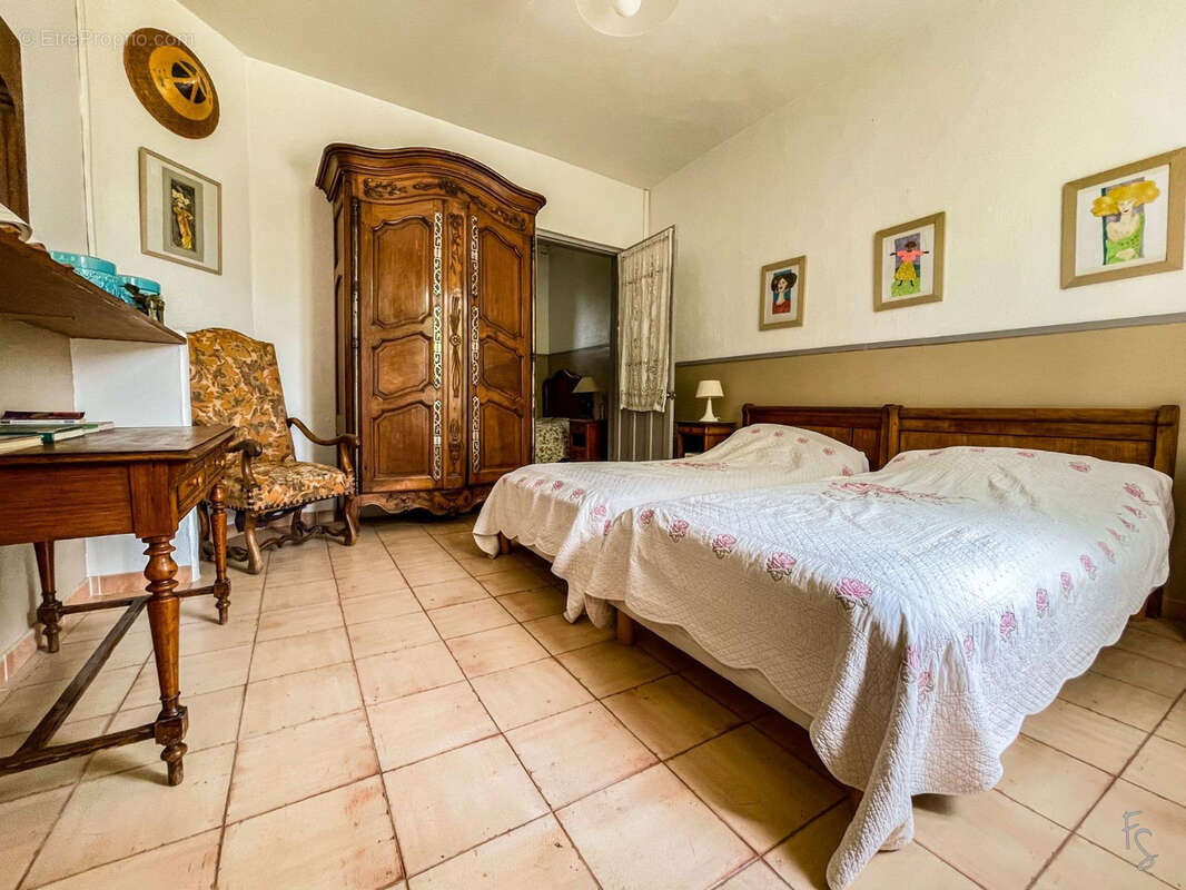 Maison à SAINTE-CECILE-LES-VIGNES