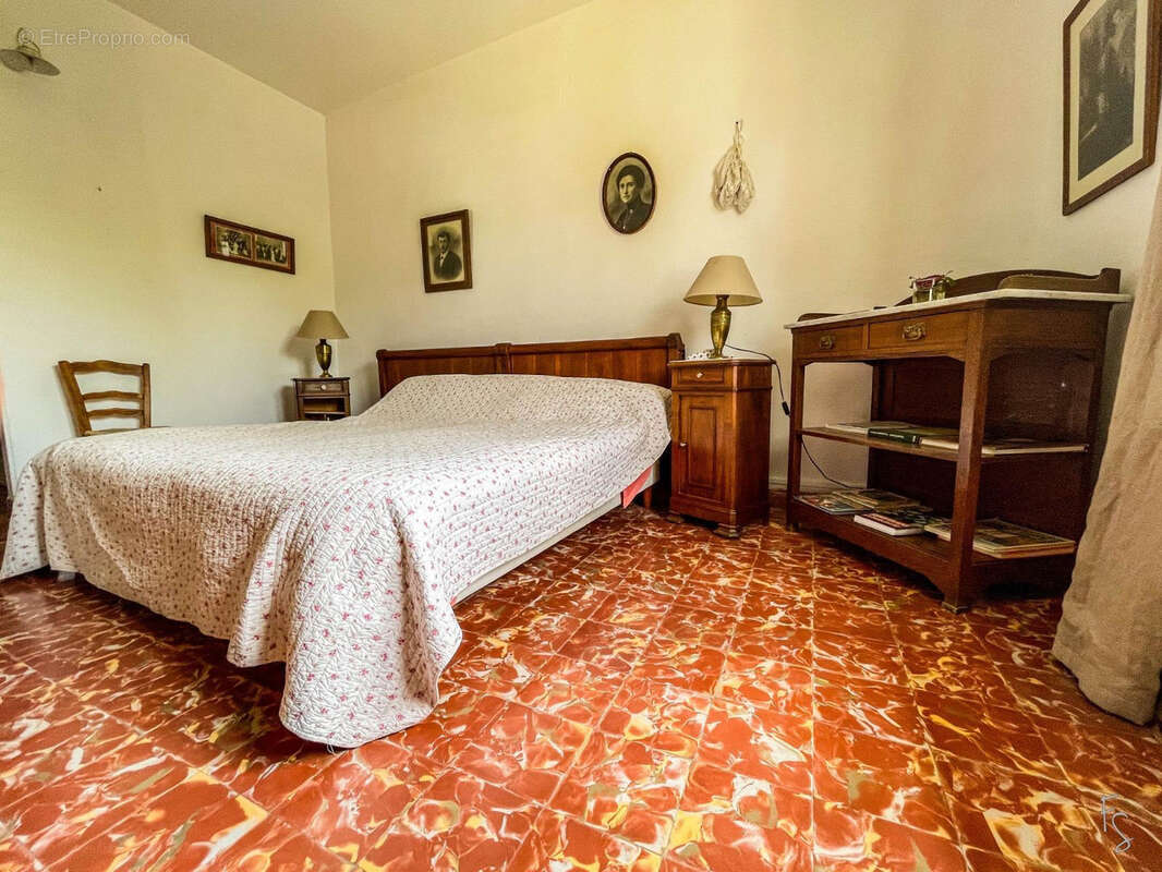 Maison à SAINTE-CECILE-LES-VIGNES