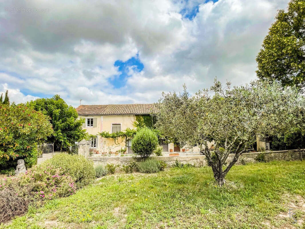 Maison à SAINTE-CECILE-LES-VIGNES