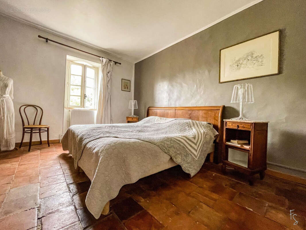 Maison à SAINTE-CECILE-LES-VIGNES