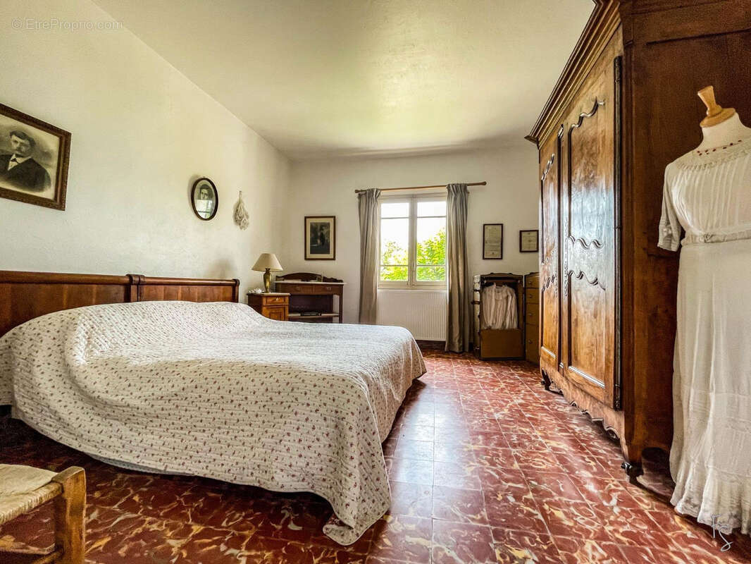 Maison à SAINTE-CECILE-LES-VIGNES