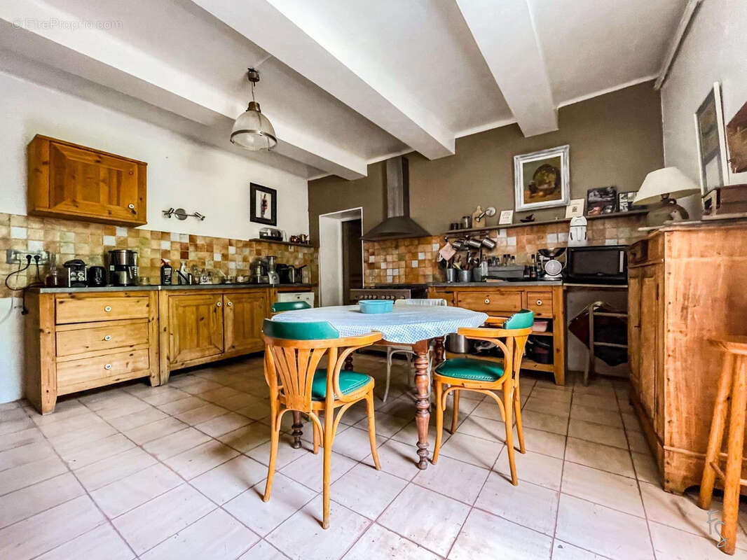 Maison à SAINTE-CECILE-LES-VIGNES