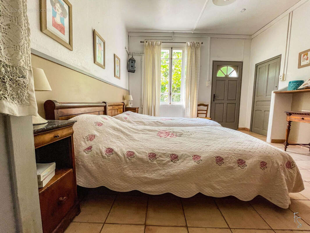 Maison à SAINTE-CECILE-LES-VIGNES