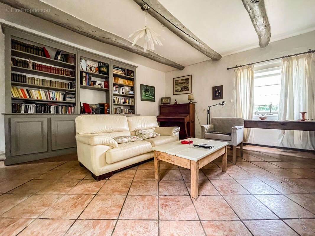 Maison à SAINTE-CECILE-LES-VIGNES