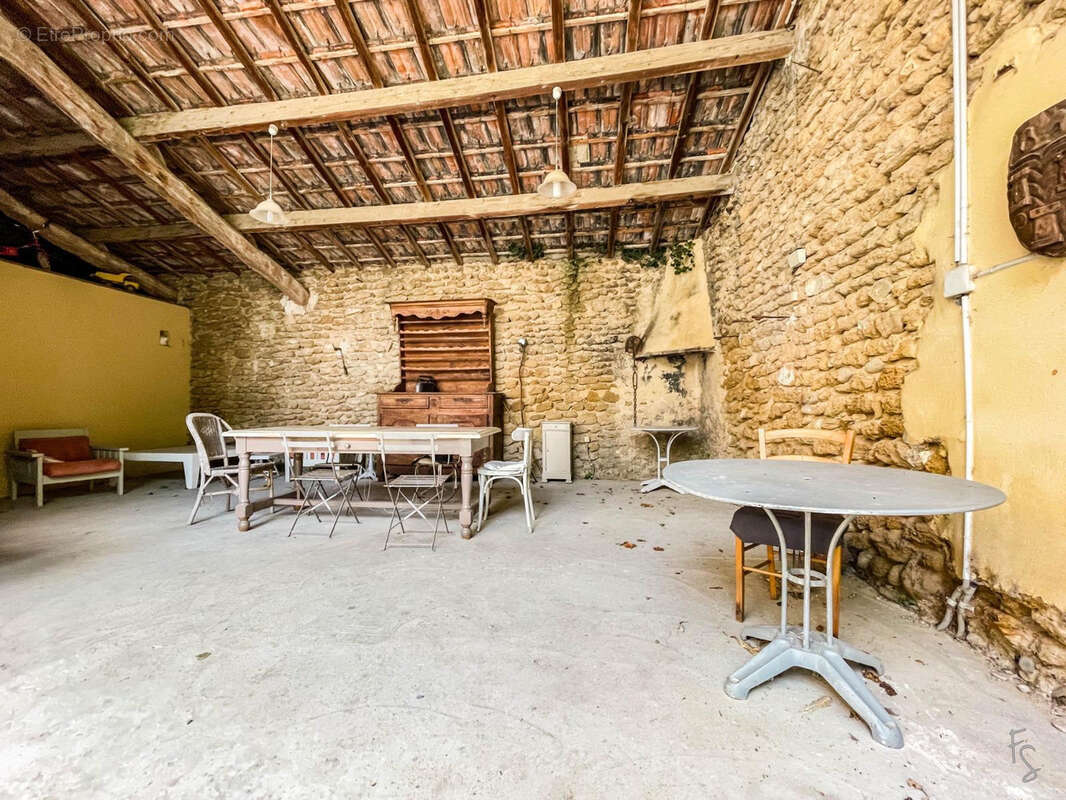 Maison à SAINTE-CECILE-LES-VIGNES