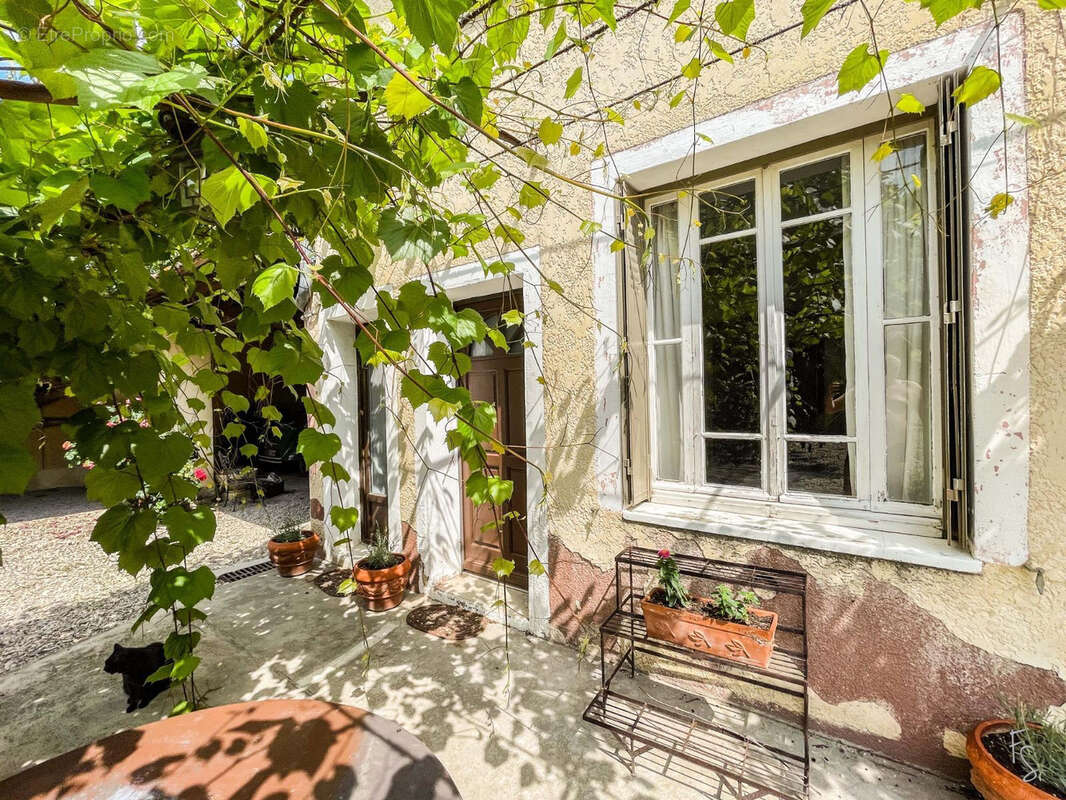 Maison à SAINTE-CECILE-LES-VIGNES