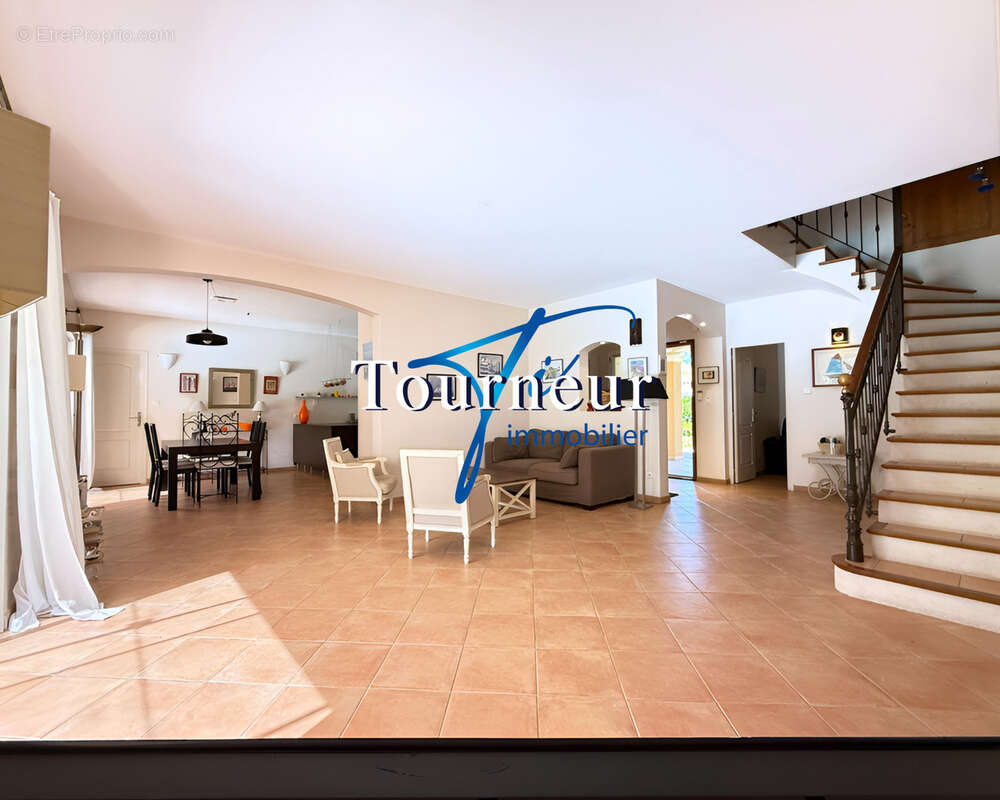 Maison à SIX-FOURS-LES-PLAGES