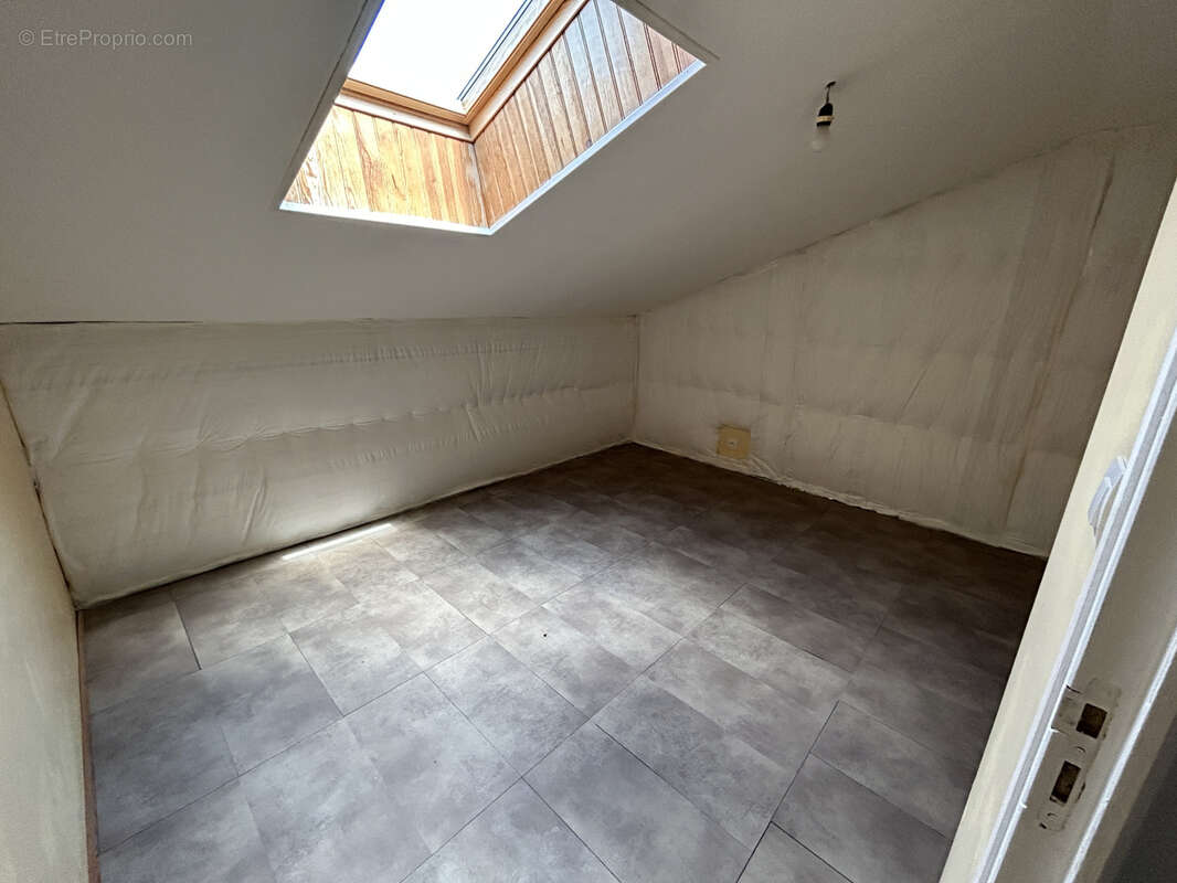 Maison à MIRANDOL-BOURGNOUNAC