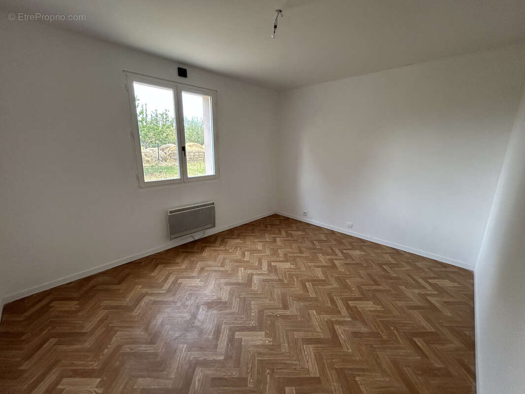 Maison à MIRANDOL-BOURGNOUNAC