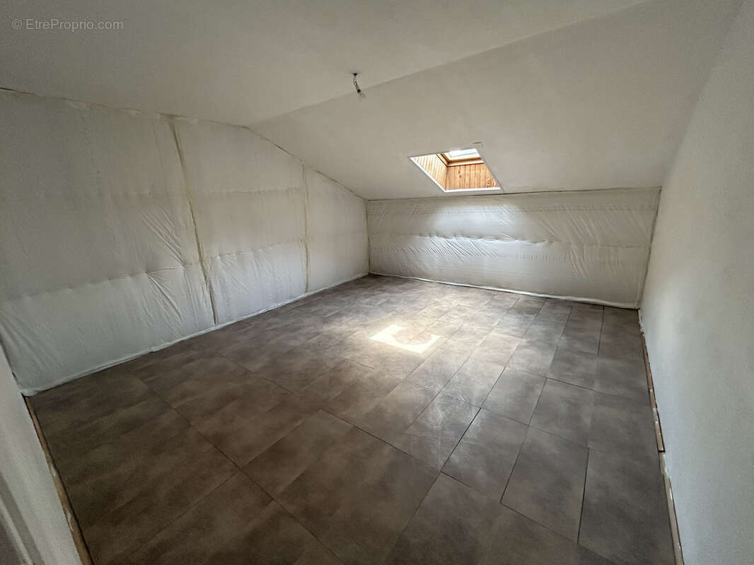 Maison à MIRANDOL-BOURGNOUNAC