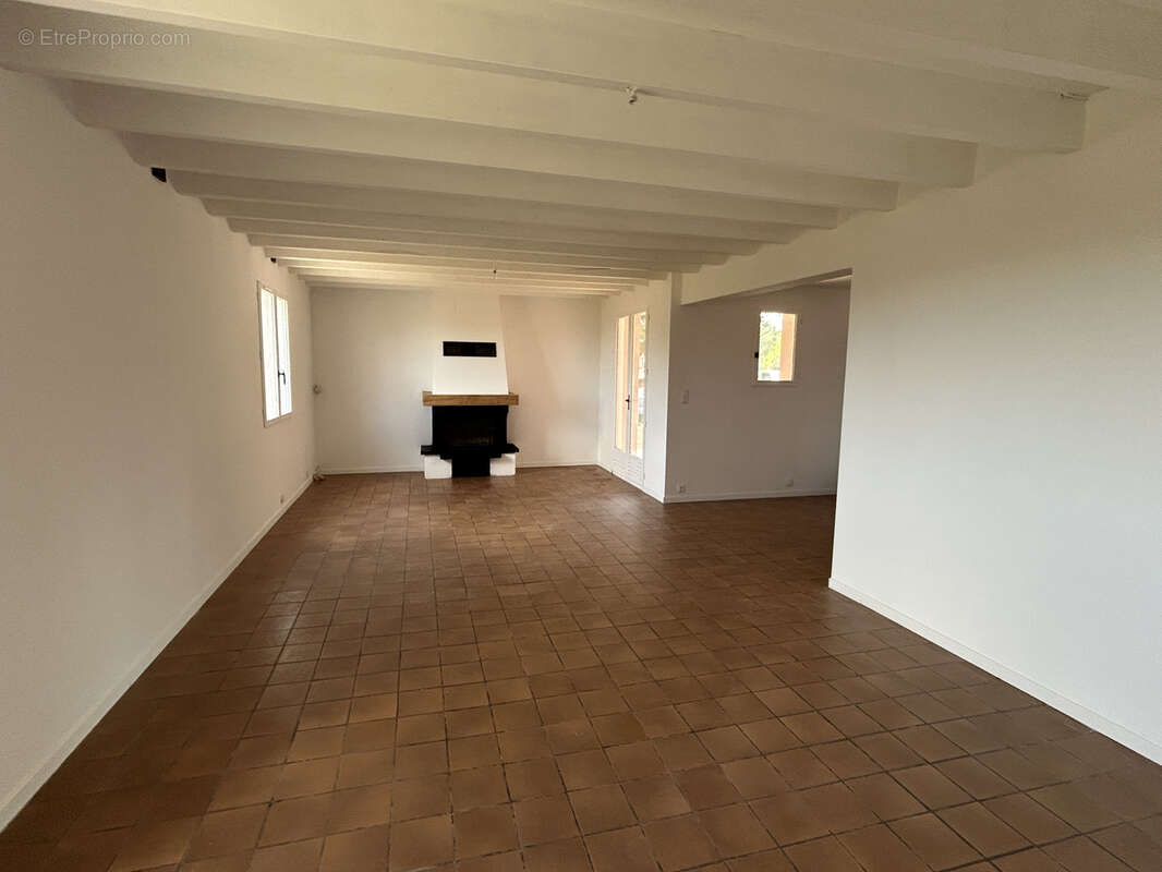 Maison à MIRANDOL-BOURGNOUNAC