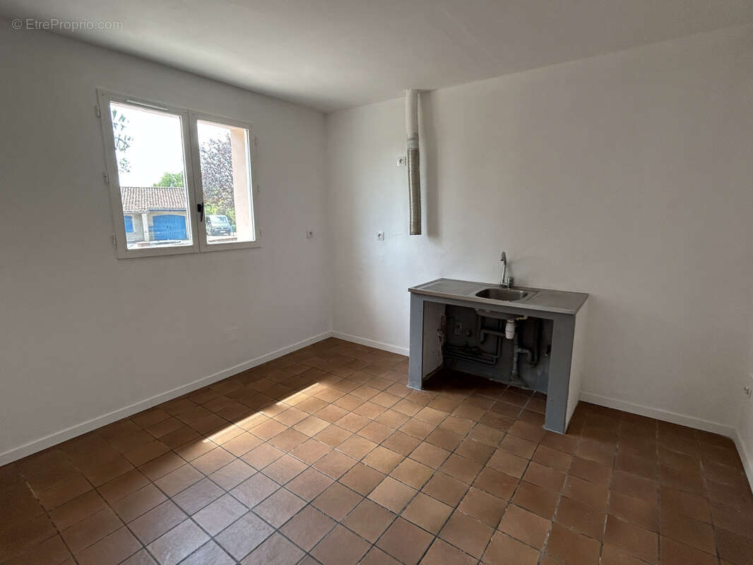 Maison à MIRANDOL-BOURGNOUNAC