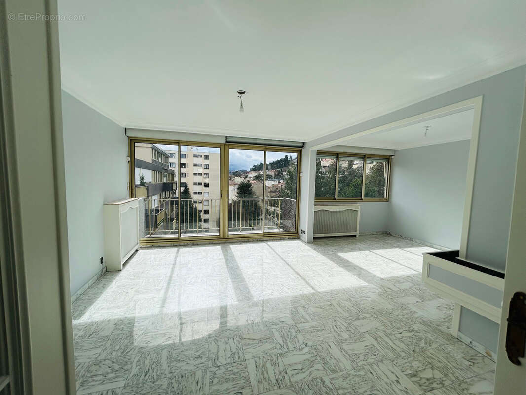 Appartement à SAINT-ETIENNE