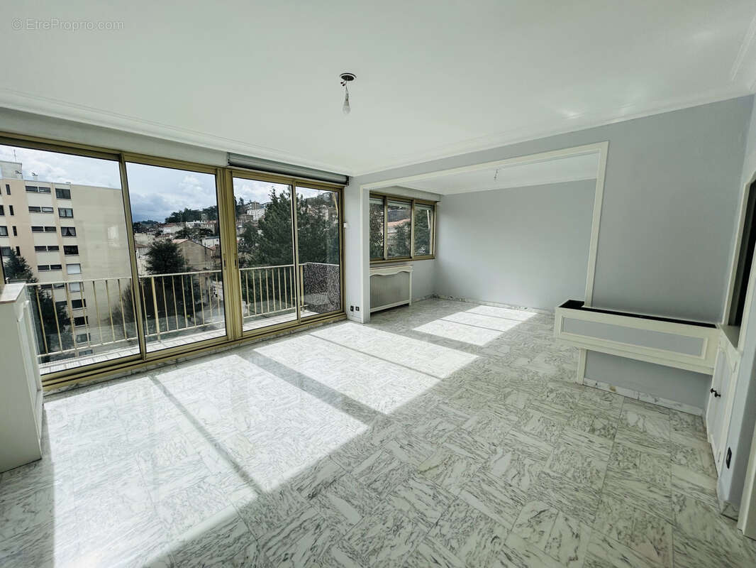 Appartement à SAINT-ETIENNE