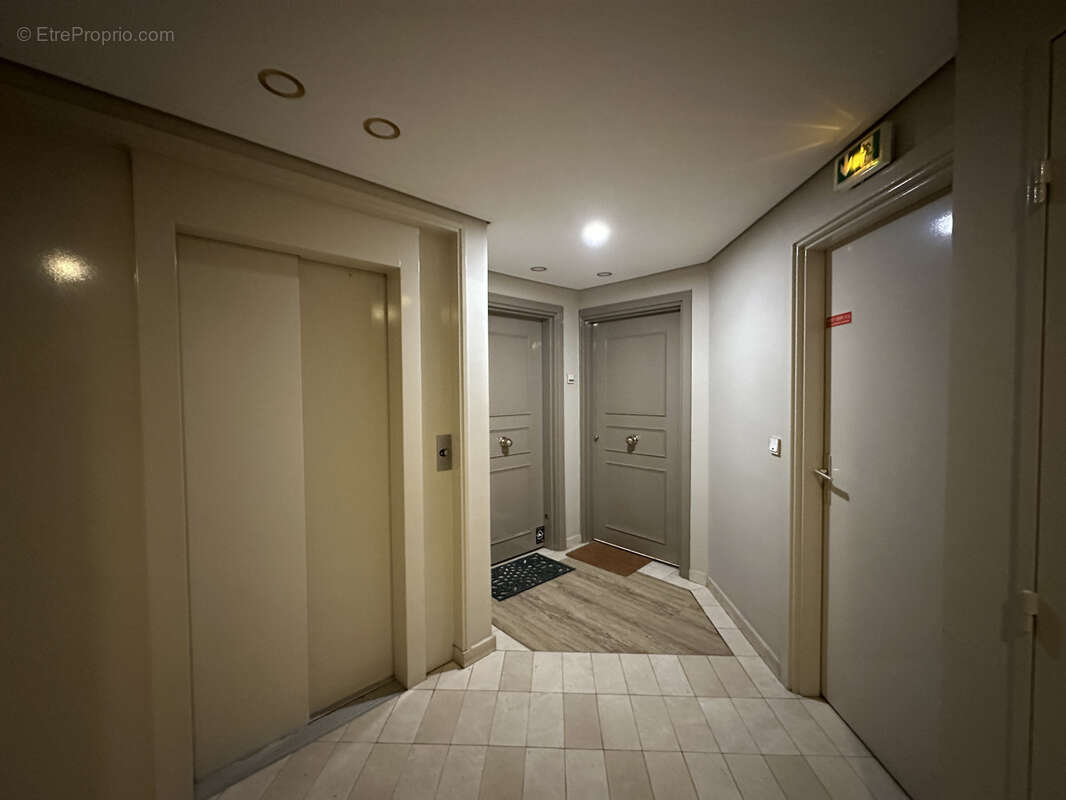 Appartement à NEUILLY-SUR-SEINE