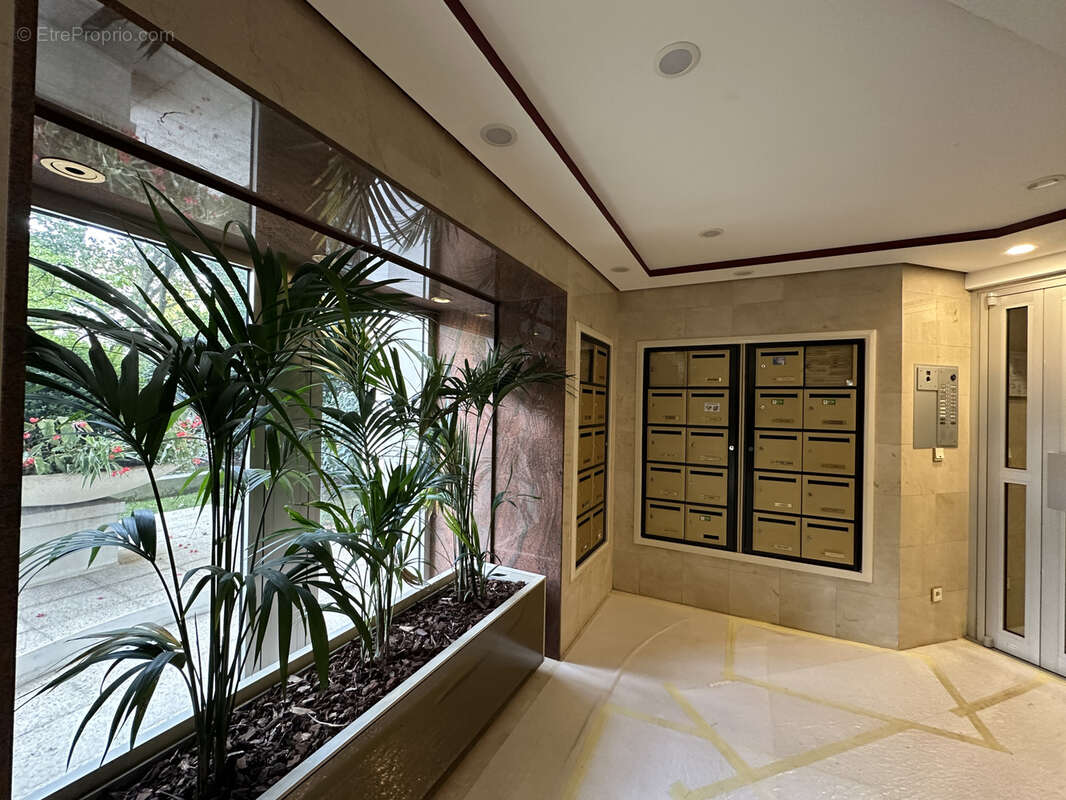 Appartement à NEUILLY-SUR-SEINE