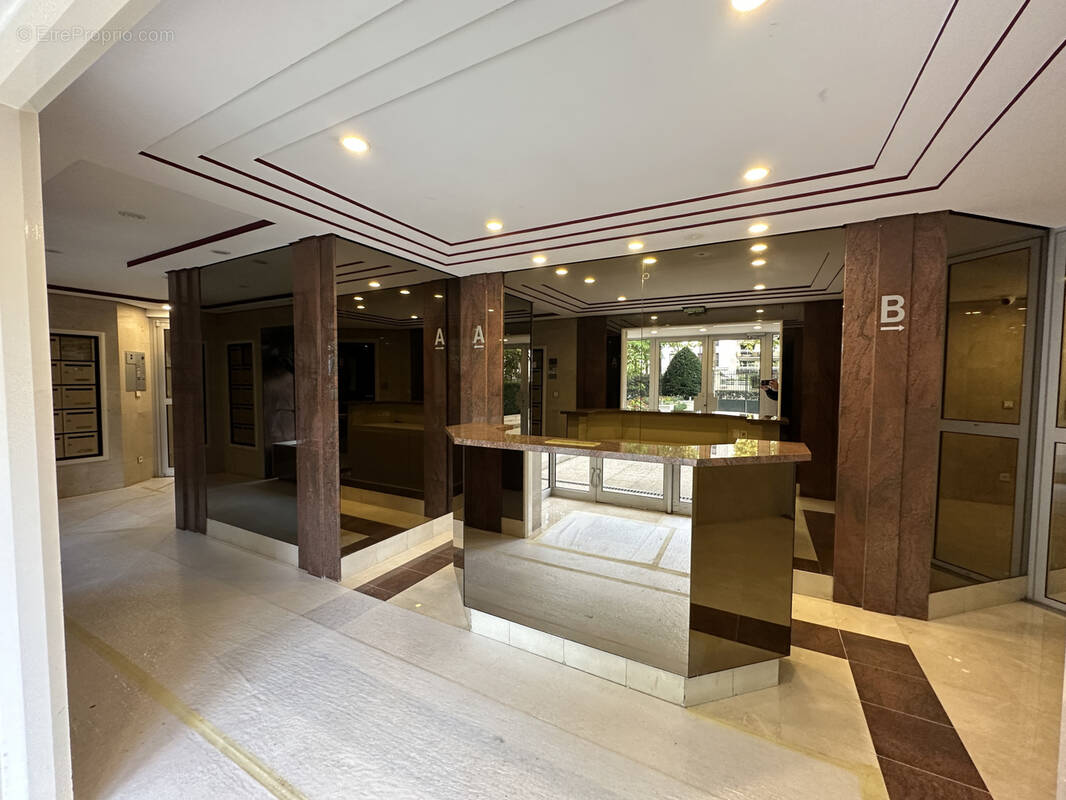 Appartement à NEUILLY-SUR-SEINE