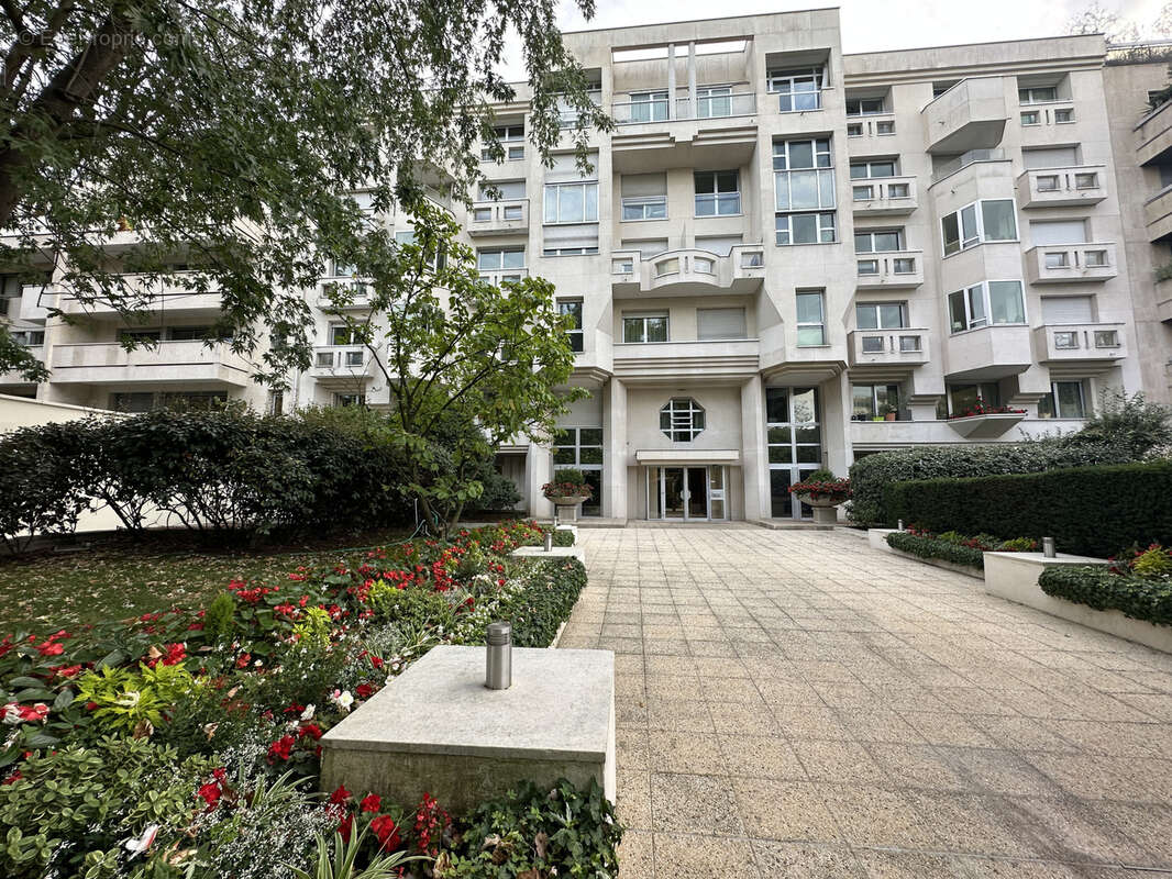 Appartement à NEUILLY-SUR-SEINE