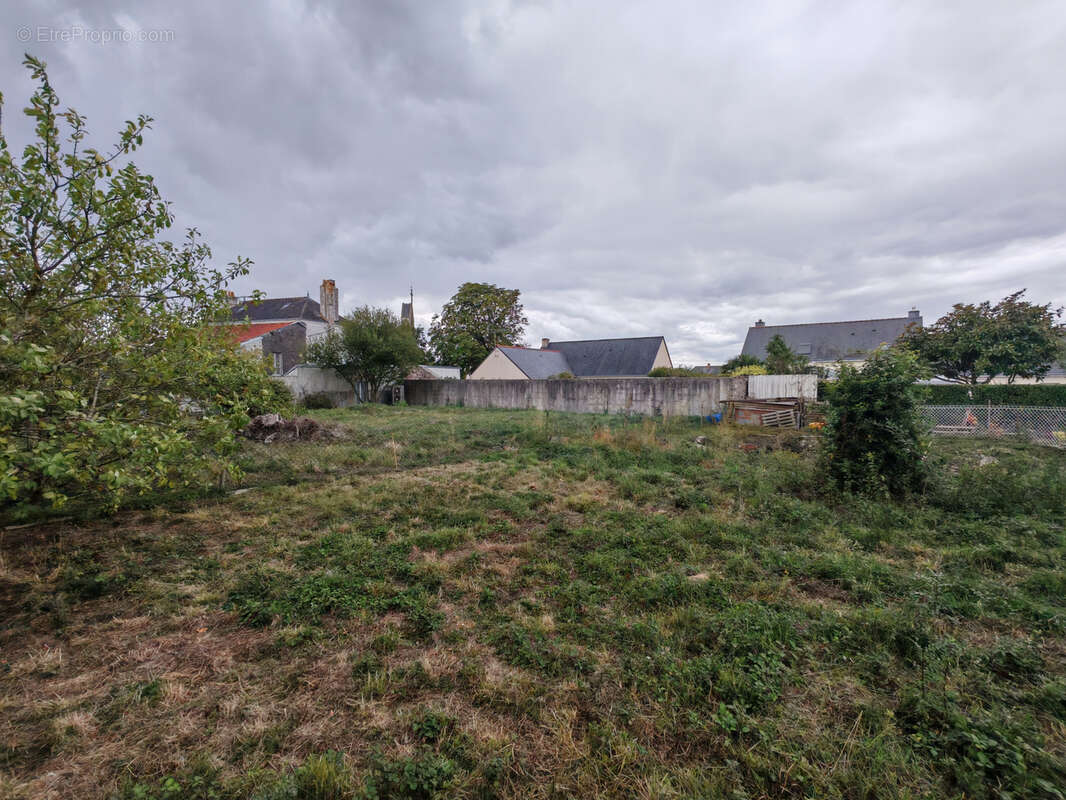 Terrain à SAINT-HERBLON