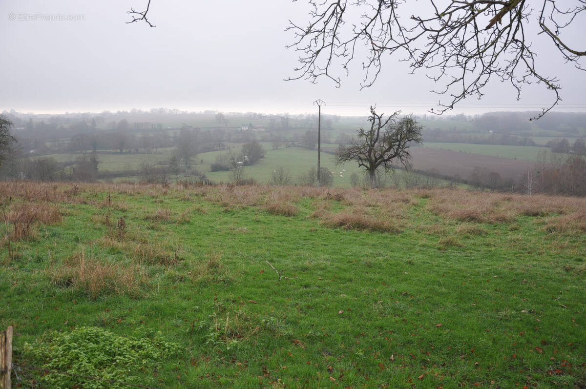 Terrain à CHAVROCHES