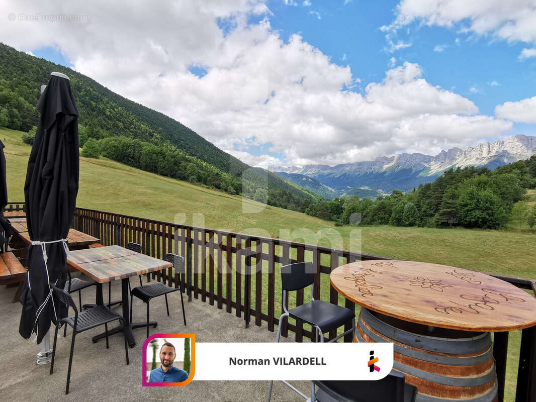 Commerce à CHATEAU-BERNARD