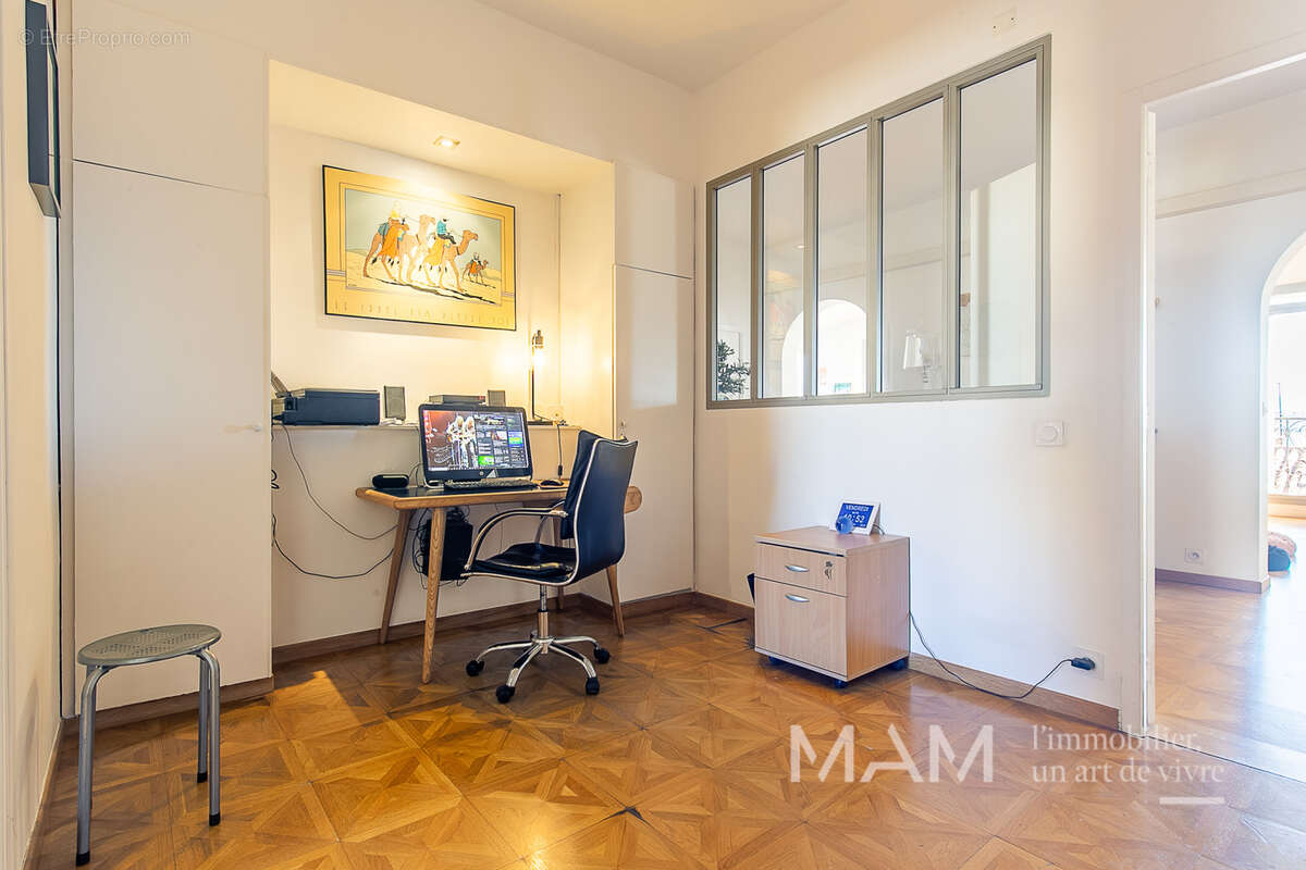 Appartement à MARSEILLE-6E