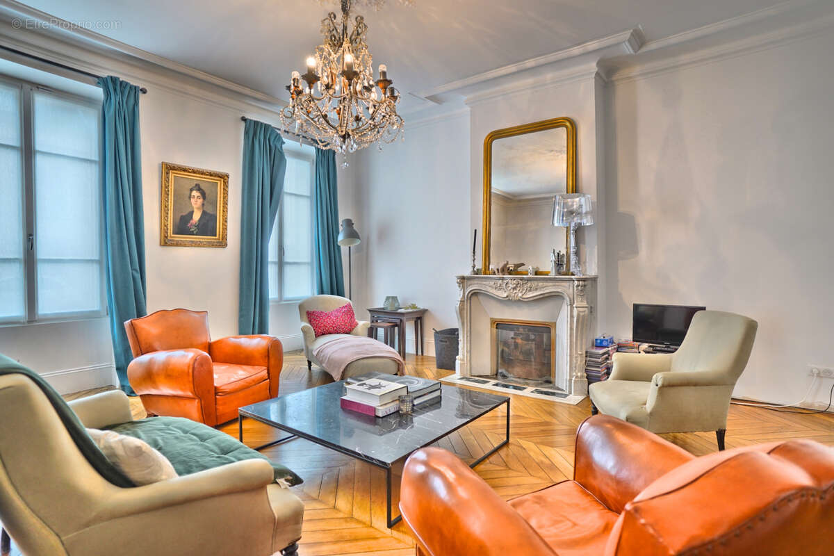 Maison à FONTAINEBLEAU