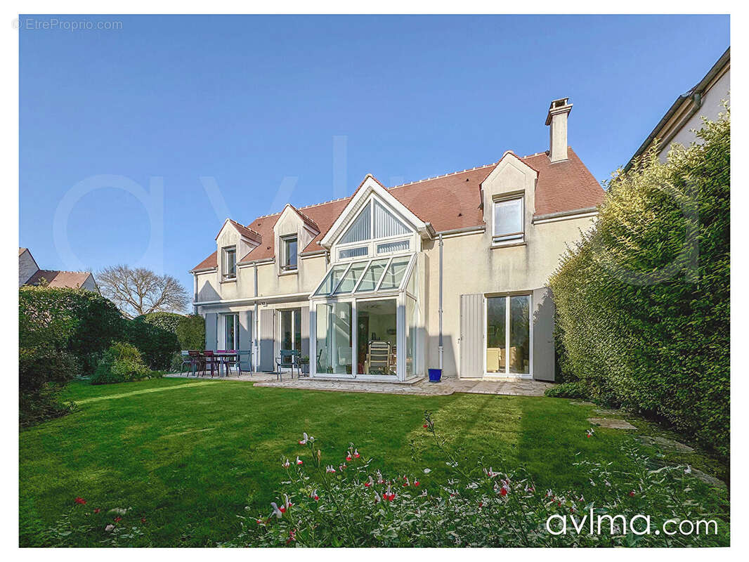 Maison à SAINT-NOM-LA-BRETECHE