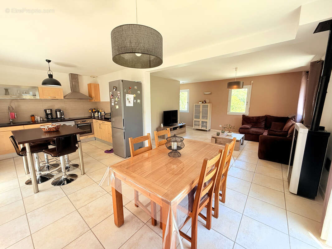 Maison à SAINT-JEOIRE-PRIEURE