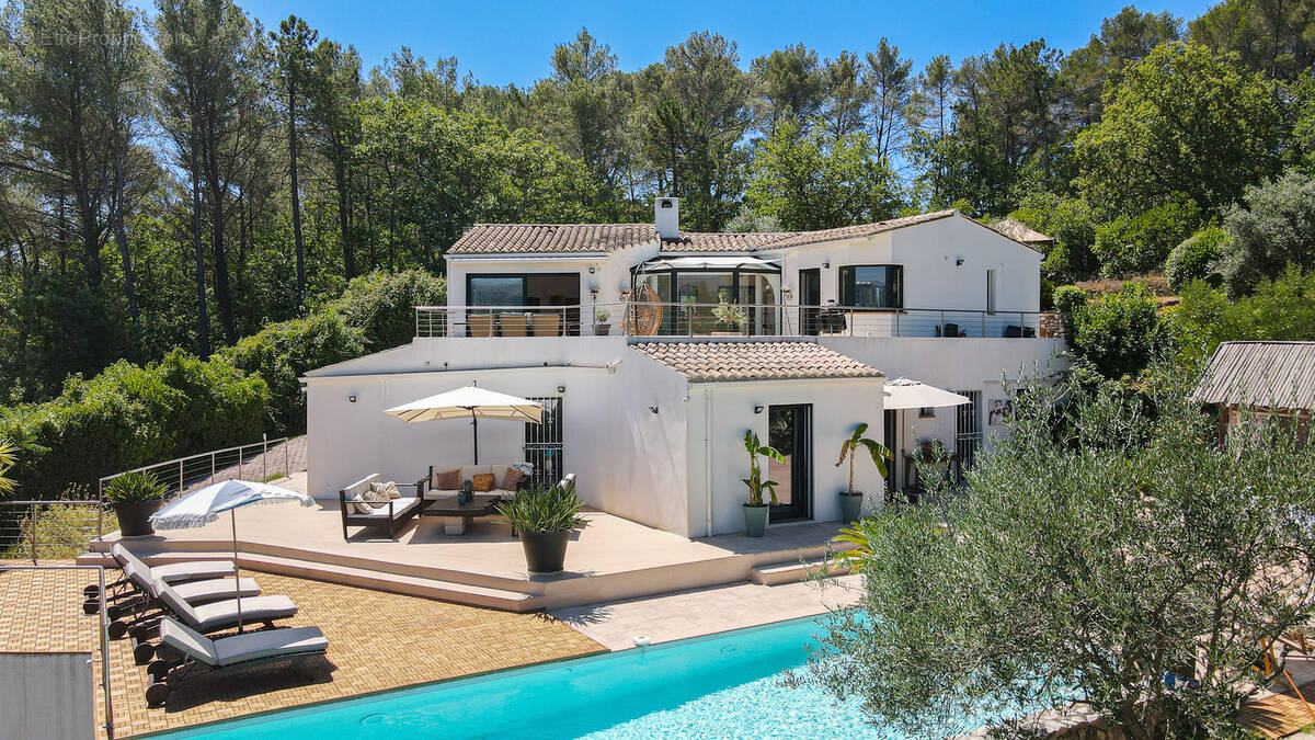 Maison à TOURRETTES