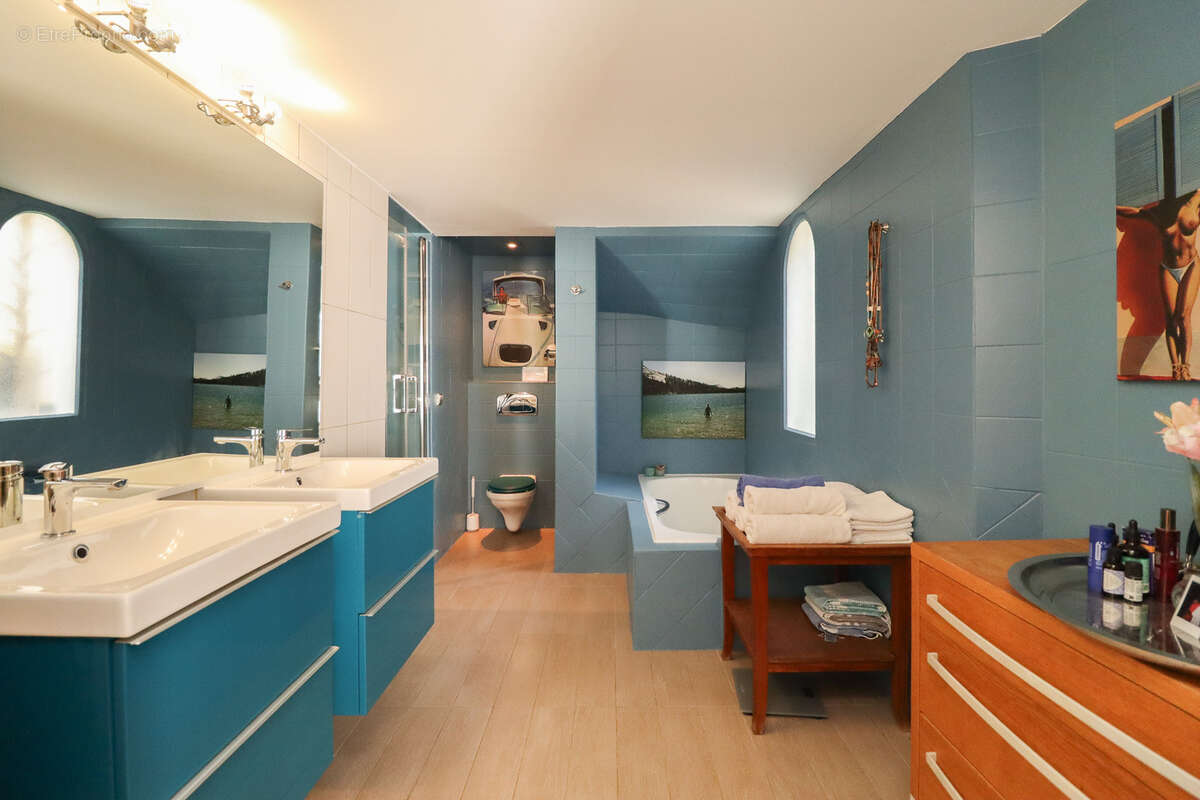 Maison à TOURRETTES